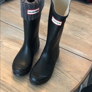 Hunter boots with knit liner